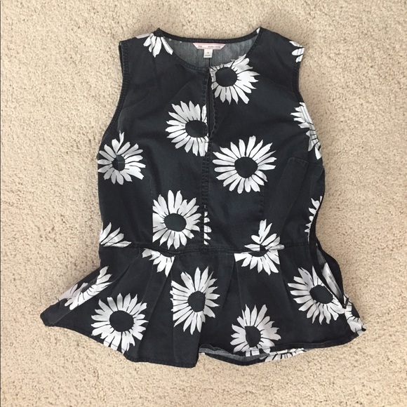 GAP Tops - Gap tank top with fun flowers